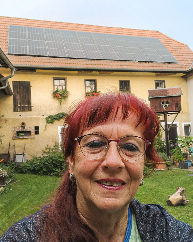 Infravoltaic Kunden mit ihrer Infravoltaic Energielösung